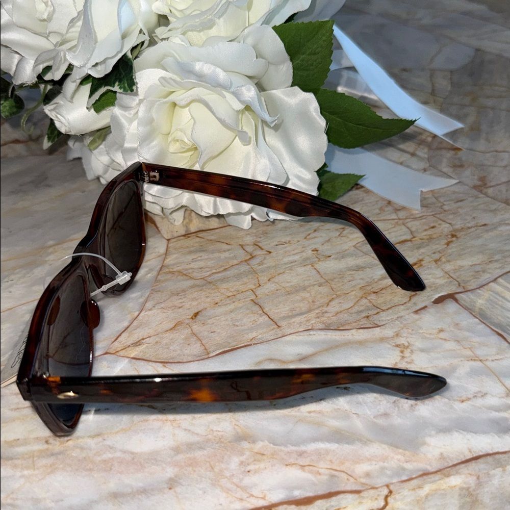 Spectacles Classic Tortoise Shell Sunglasses - image 5